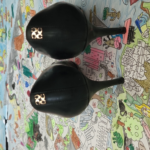 Coach Pumps - Picture 4 of 10